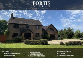 The Fortis House, Bournemouth, with Swimming Pool and Hot Tub Jacuzzi